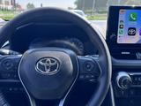 Toyota RAV4 2023 года за 17 400 000 тг. в Уральск – фото 3
