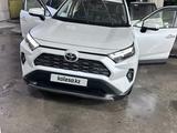 Toyota RAV4 2023 года за 17 400 000 тг. в Уральск – фото 2