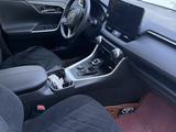 Toyota RAV4 2023 года за 17 400 000 тг. в Уральск – фото 4
