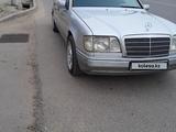 Mercedes-Benz E 220 1993 года за 2 200 000 тг. в Шымкент – фото 3