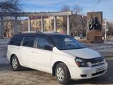 Kia Carnival 2009 года за 7 100 000 тг. в Актобе – фото 4