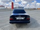 Mercedes-Benz E 220 1994 года за 2 700 000 тг. в Жезказган – фото 4
