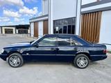Mercedes-Benz E 220 1994 года за 2 700 000 тг. в Жезказган – фото 2