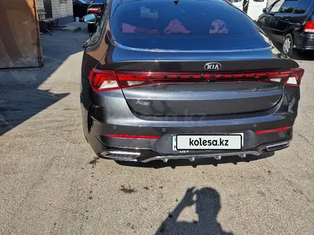 Kia K5 2021 года за 12 000 000 тг. в Алматы – фото 2