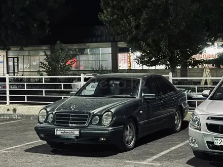 Mercedes-Benz E 280 1996 года за 2 600 000 тг. в Шымкент – фото 2