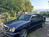 Mercedes-Benz E 220 1996 года за 900 000 тг. в Тараз – фото 2