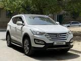 Hyundai Santa Fe 2013 года за 10 800 000 тг. в Актау