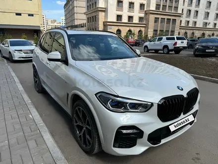 BMW X5 2021 года за 43 500 000 тг. в Астана – фото 2