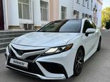 Toyota Camry 2021 года за 14 500 000 тг. в Шымкент