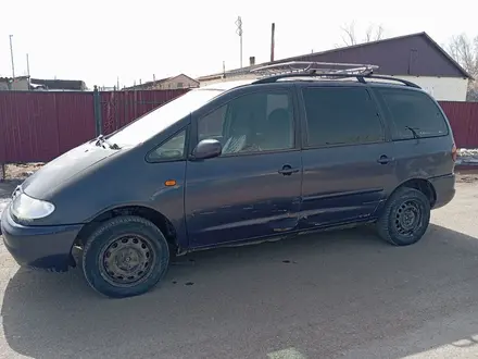 Volkswagen Sharan 1997 года за 1 500 000 тг. в Астана – фото 2