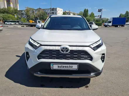 Toyota RAV4 2022 года за 18 600 000 тг. в Астана – фото 2