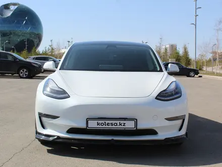 Tesla Model 3 2019 года за 19 900 000 тг. в Астана – фото 2