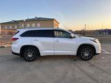 Toyota Highlander 2019 годаүшін21 000 000 тг. в Атырау