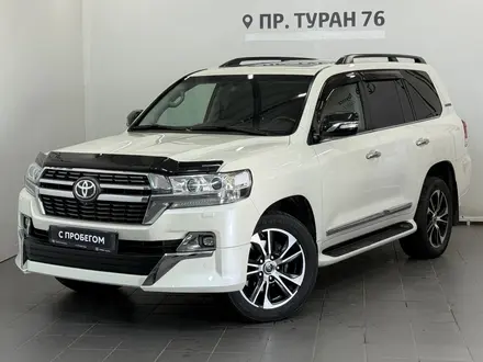 Toyota Land Cruiser Luxe 2018 года за 32 500 000 тг. в Астана
