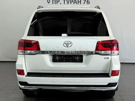 Toyota Land Cruiser Luxe 2018 года за 32 500 000 тг. в Астана – фото 4