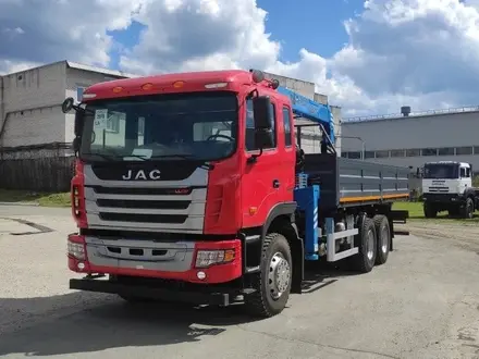 JAC  Автомобиль бортовой с КМУ 6, 3 т. На N350 6x4 2026 года за 57 700 000 тг. в Атырау – фото 2