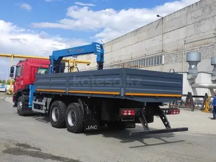 JAC  Автомобиль бортовой с КМУ 6, 3 т. На N350 6x4 2026 года за 57 700 000 тг. в Атырау – фото 5