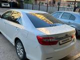 Toyota Camry 2013 года за 9 400 000 тг. в Актобе – фото 2