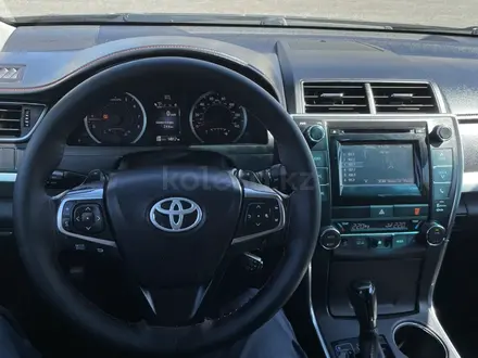 Toyota Camry 2015 года за 9 100 000 тг. в Атырау – фото 16
