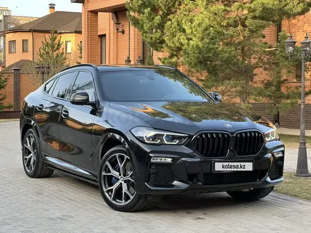 BMW X6 2021 года за 41 500 000 тг. в Караганда – фото 2