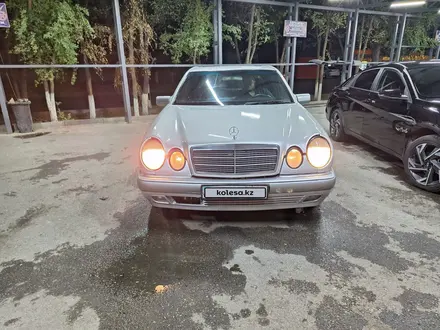 Mercedes-Benz E 320 1998 года за 2 700 000 тг. в Шымкент – фото 5