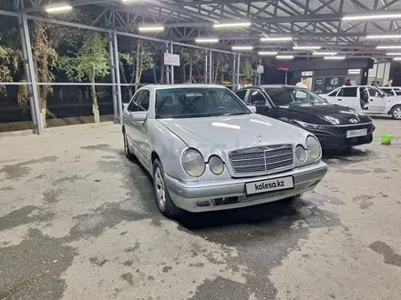 Mercedes-Benz E 320 1998 года за 2 700 000 тг. в Шымкент – фото 9