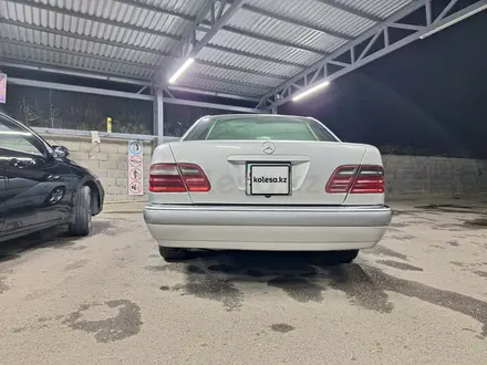 Mercedes-Benz E 320 1998 года за 2 700 000 тг. в Шымкент – фото 10