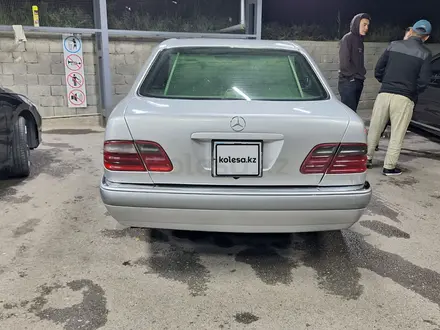 Mercedes-Benz E 320 1998 года за 2 700 000 тг. в Шымкент – фото 11