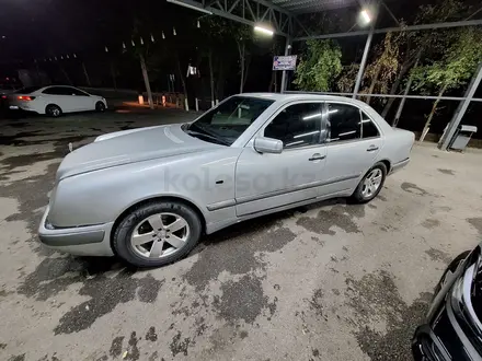 Mercedes-Benz E 320 1998 года за 2 700 000 тг. в Шымкент – фото 13