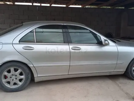 Mercedes-Benz S 320 1999 года за 2 050 000 тг. в Мерке – фото 2