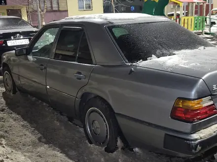 Mercedes-Benz E 200 1989 года за 1 800 000 тг. в Алматы – фото 4