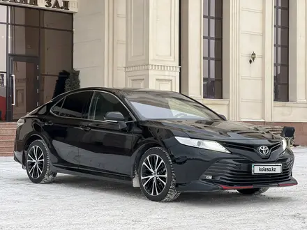 Toyota Camry 2020 года за 14 300 000 тг. в Караганда – фото 2