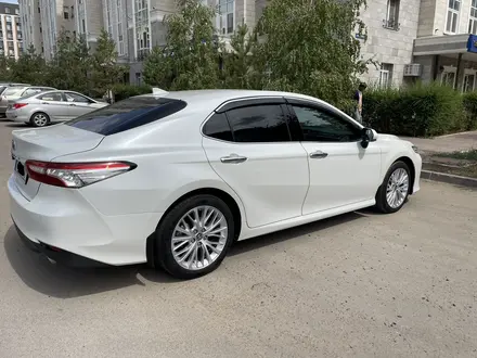 Toyota Camry 2020 года за 15 700 000 тг. в Астана – фото 3