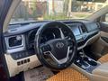 Toyota Highlander 2018 года за 17 990 000 тг. в Алматы – фото 11