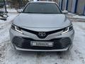 Toyota Camry 2018 года за 14 500 000 тг. в Костанай – фото 2