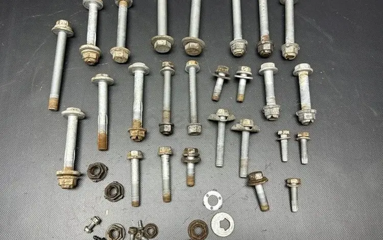 Болты крепления навесного, передней ходовой BMW. за 1 000 тг. в Алматы