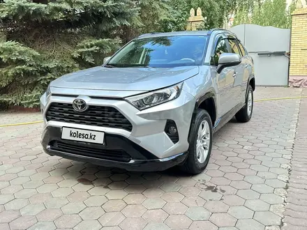 Toyota RAV4 2020 года за 15 700 000 тг. в Астана – фото 2