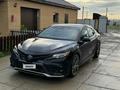 Toyota Camry 2019 года за 8 000 000 тг. в Актобе – фото 2