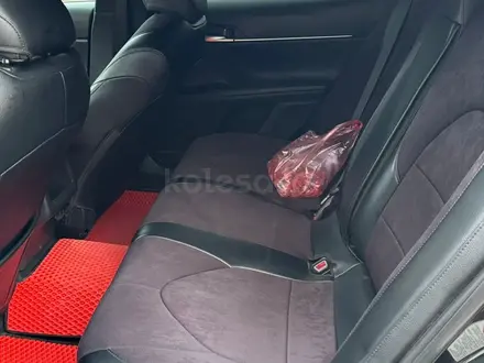Toyota Camry 2019 года за 8 000 000 тг. в Актобе – фото 15