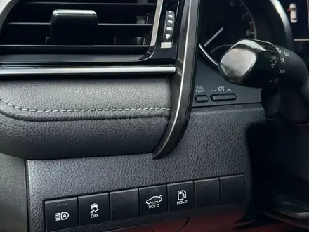 Toyota Camry 2019 года за 8 000 000 тг. в Актобе – фото 17