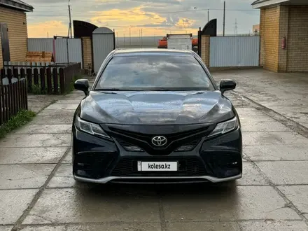 Toyota Camry 2019 года за 8 000 000 тг. в Актобе