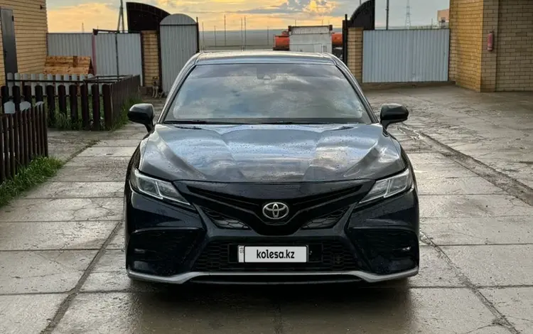 Toyota Camry 2019 года за 8 000 000 тг. в Актобе