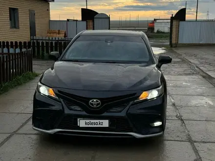 Toyota Camry 2019 года за 8 000 000 тг. в Актобе – фото 20