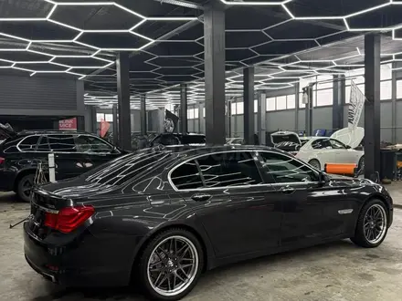 BMW 750 2009 года за 9 000 000 тг. в Астана – фото 4