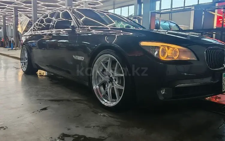 BMW 750 2009 года за 9 000 000 тг. в Астана