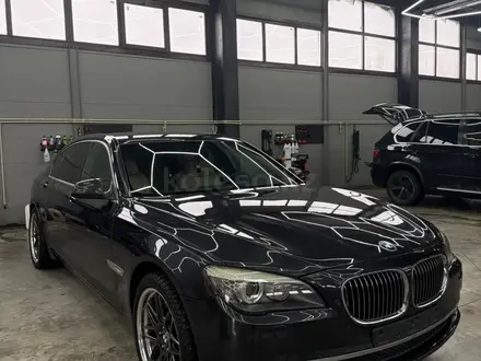 BMW 750 2009 года за 9 000 000 тг. в Астана – фото 3