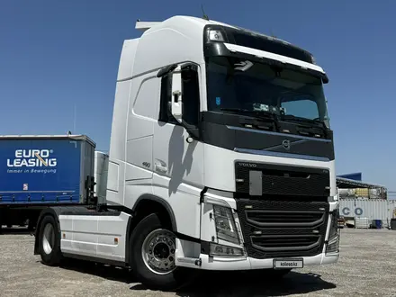 Volvo  FH 2018 года за 40 000 000 тг. в Алматы