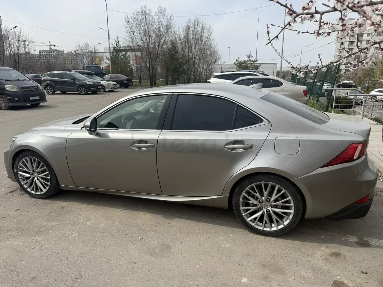 Lexus is-250, 2014