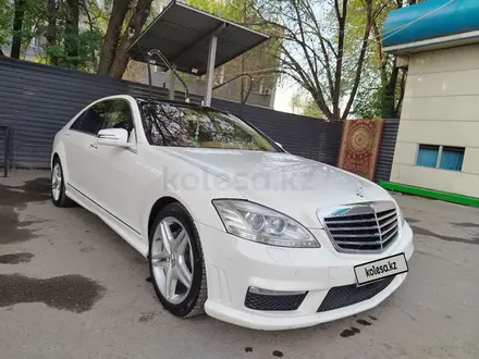 Mercedes-Benz S 550 2006 года за 7 300 000 тг. в Алматы – фото 18