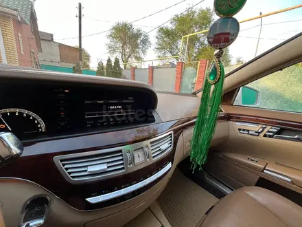 Mercedes-Benz S 550 2006 года за 7 300 000 тг. в Алматы – фото 40